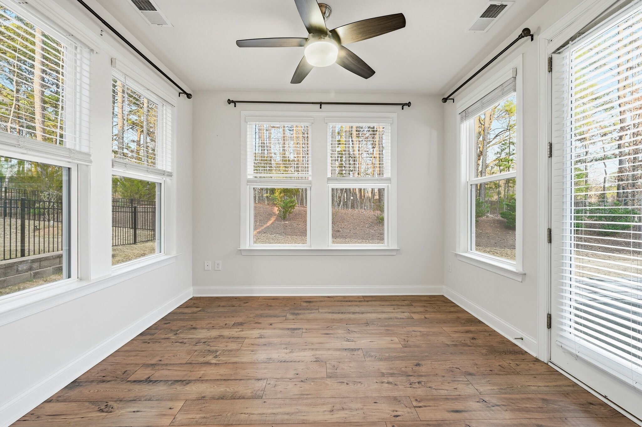 Building Photo - 829 Summit Crest Ct