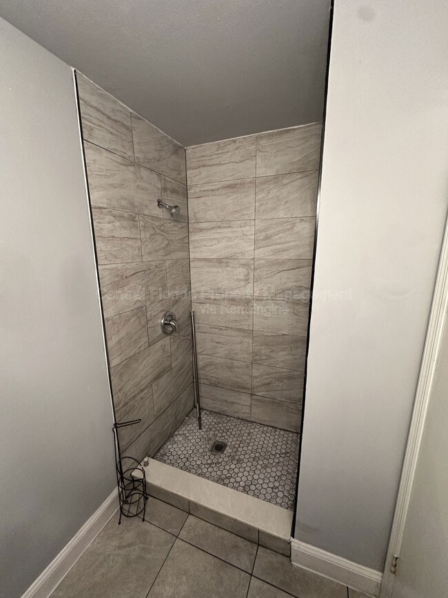 Building Photo - 12114 Graduate Dr