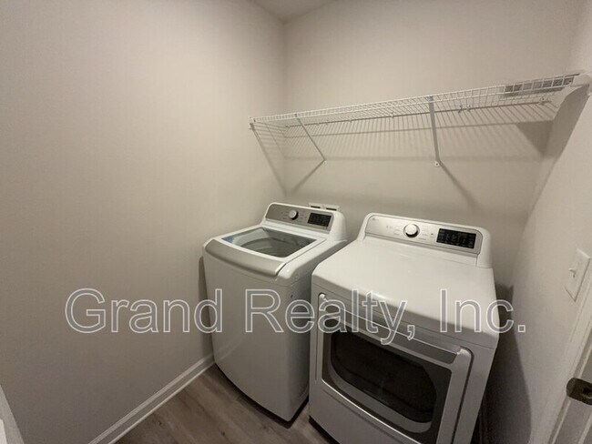Building Photo - 5482 Peach Dr
