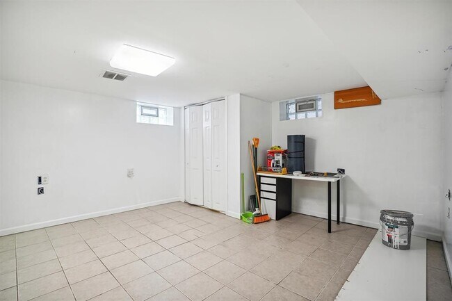 Building Photo - 292 New York Ave