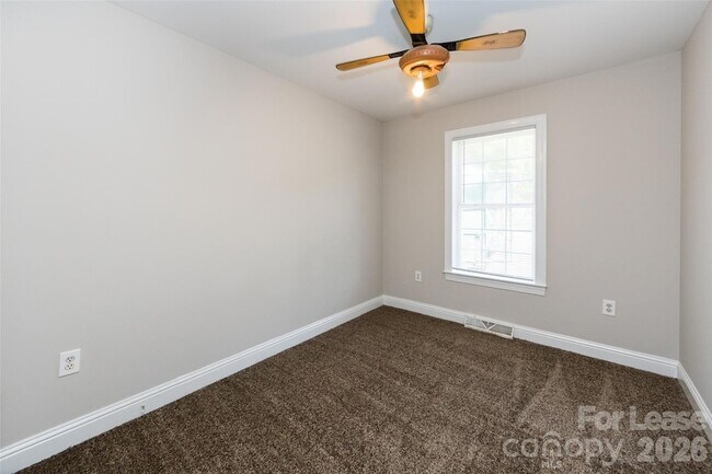 Building Photo - 807 King Arthur Dr