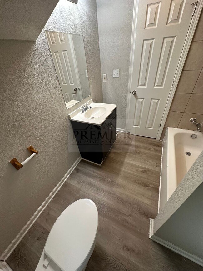 Building Photo - 2411 S Sterling Ave