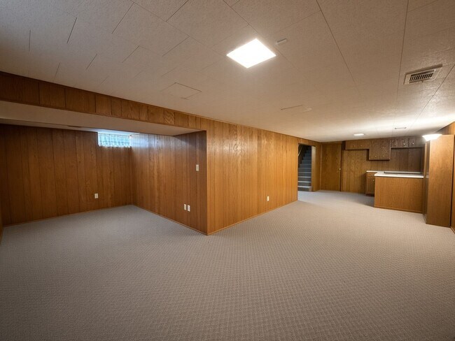 Building Photo - 846 County Road B2 W