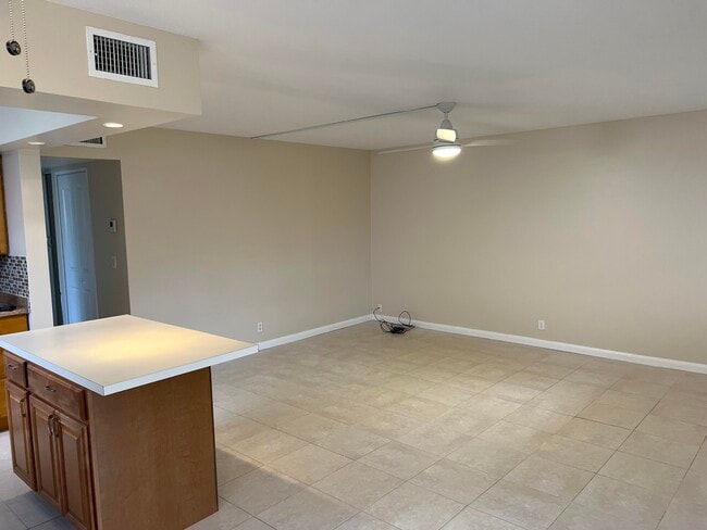 Building Photo - 632 Saxony Trail