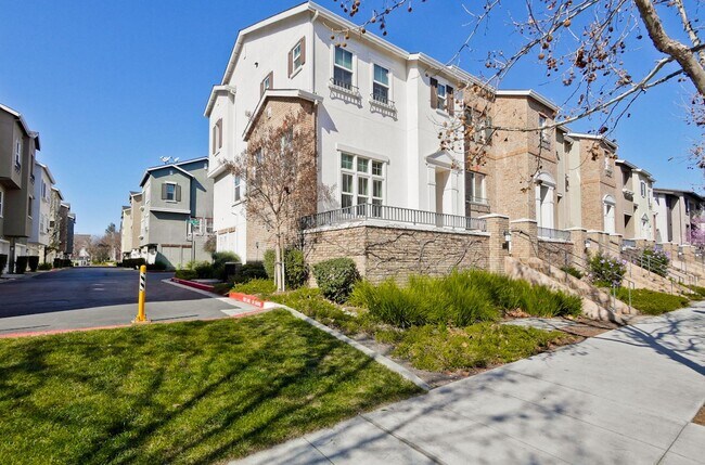 Building Photo - Wow! What a Great Home! Available Now!