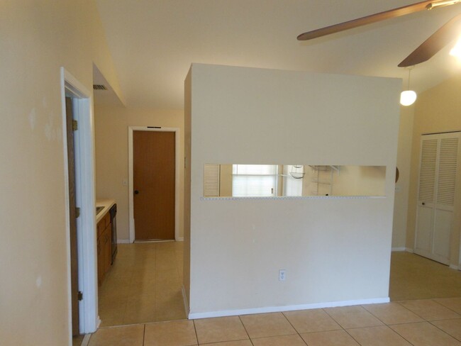 Building Photo - 3 BEDROOM, 2 BATH CANAL FRONT HOME CONVENI...