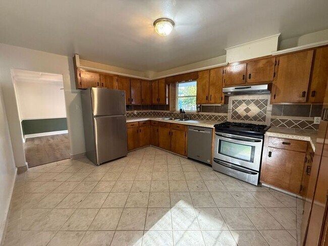 Building Photo - Gulf Breeze Proper - Casablanca - 2 bed, 1 bath