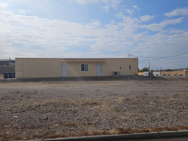 Building Photo - 183 Hacienda Loop