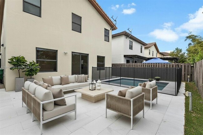 Building Photo - 8725 NW 102nd Ct