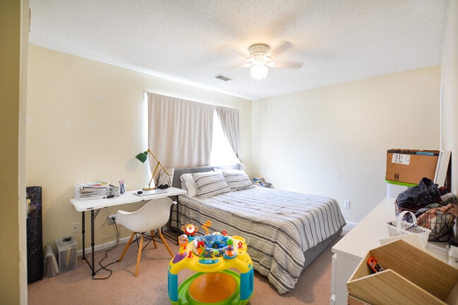 Building Photo - Adorable Single Family House in West Ashley