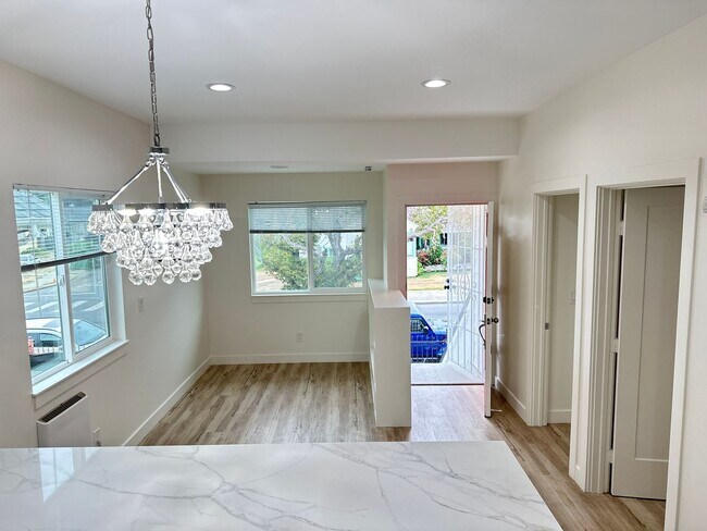 Building Photo - 1464