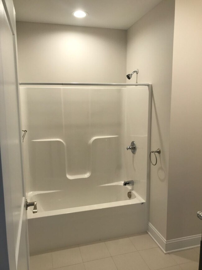 Building Photo - Stunning 1-Bedroom Apartment in the Heart of Schenectady!