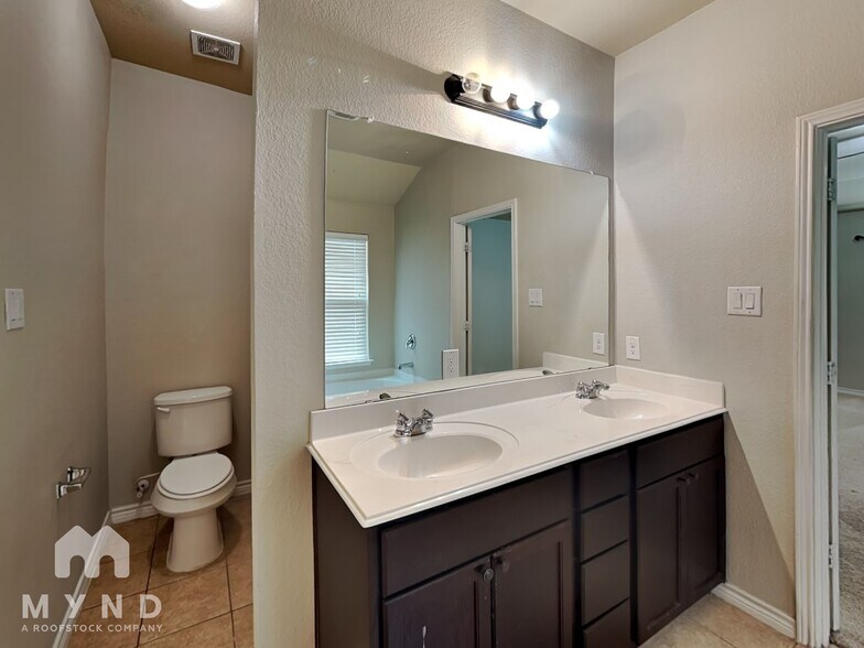 Building Photo - 1417 Castle Creek Dr