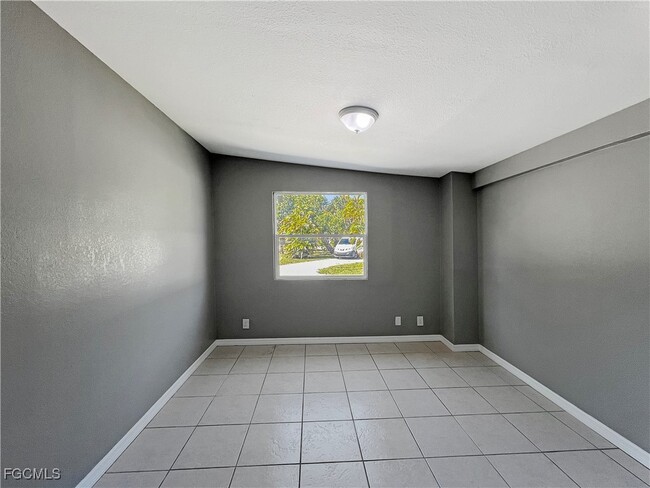 Building Photo - 15206 Stringfellow Rd