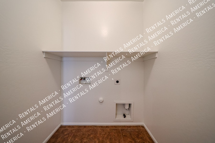 Building Photo - 41103 W Thornberry Ln