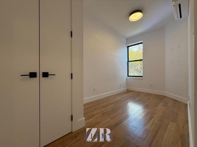 Building Photo - 3 bedroom in Brooklyn NY 11206