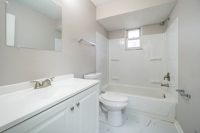 Building Photo - 883 Akola Ave