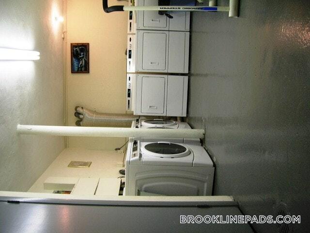 Primary Photo - 110 Babcock St