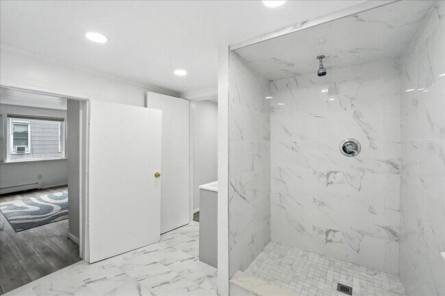 Building Photo - 283 Griffith St