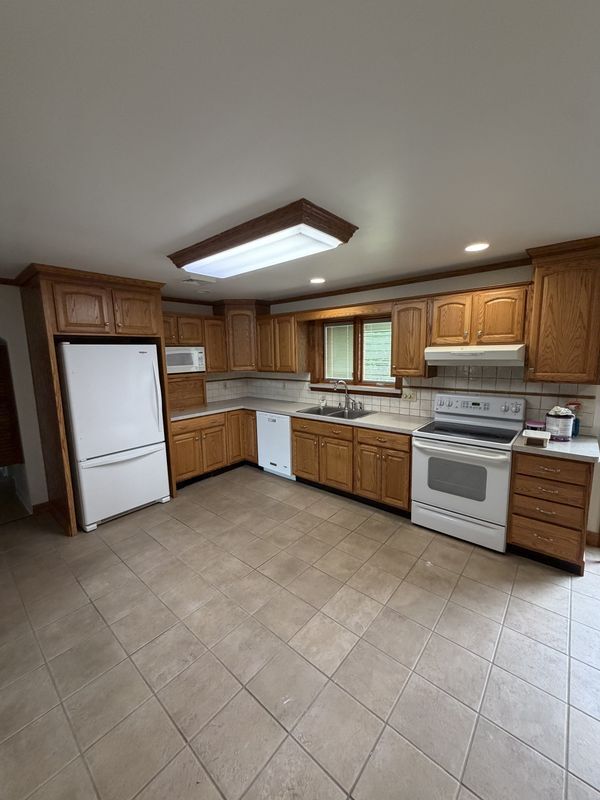 Building Photo - 5391 Chapmans Rd