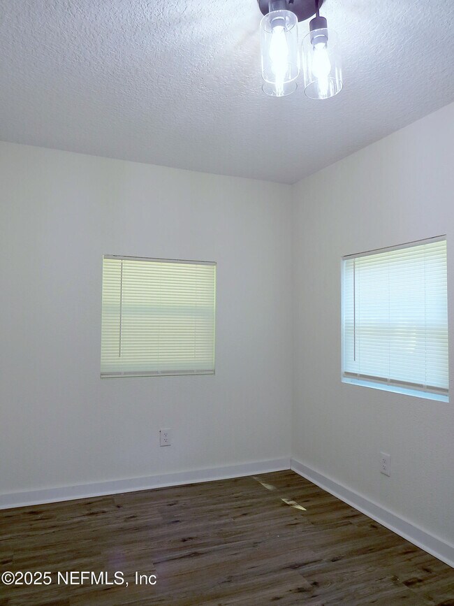 Building Photo - 2071 Southampton Rd