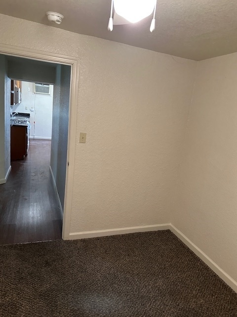 Building Photo - Stockton 1 Bedroom, 2 Bonus Rooms, 1 Bathroom Home.