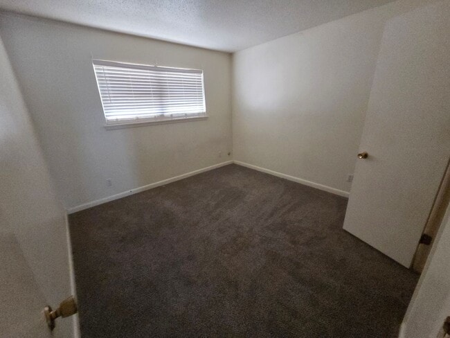 Building Photo - Adorable 3 Bed/2 Bath Paseo Village Townhome