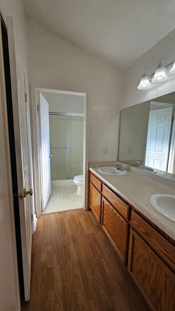 Building Photo - Great Home for Christmas