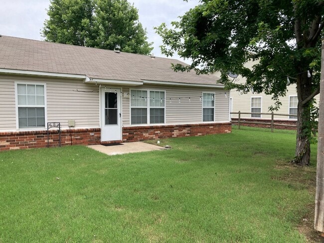 Building Photo - Nice Claremore 3/2/2 Home in Greenbrier Ad...