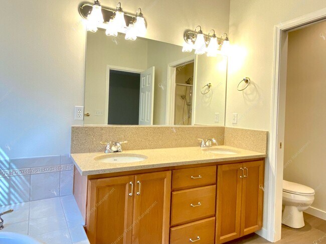 Building Photo - Beautiful, updated 3 BR on westside close to tons of recreation!
