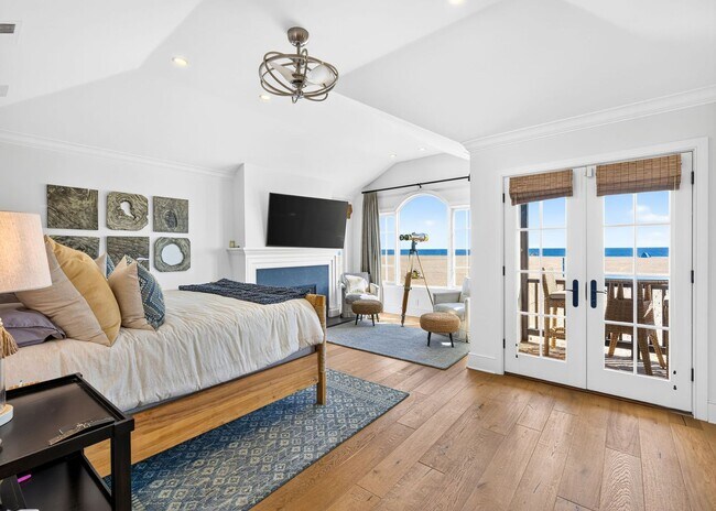 Building Photo - 1228 W Oceanfront