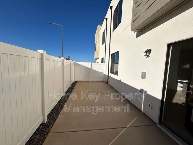 Building Photo - 4065 Eureka Aly