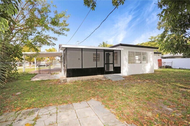 Building Photo - 610 NW 38th Ct