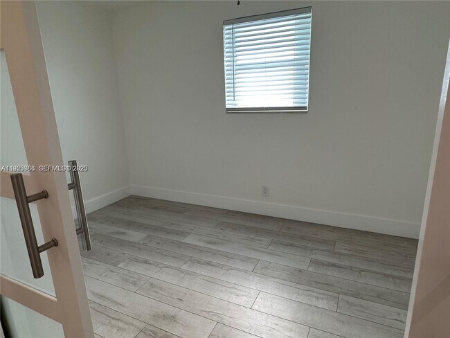 Building Photo - 28 SE 4th St