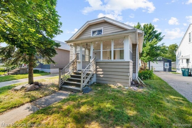 Building Photo - 520 E Hazelhurst St