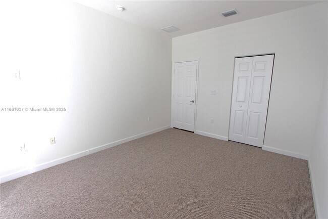 Building Photo - 10703 NW 76th Ln