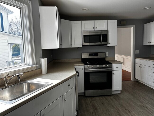 Building Photo - 131 Vernon St