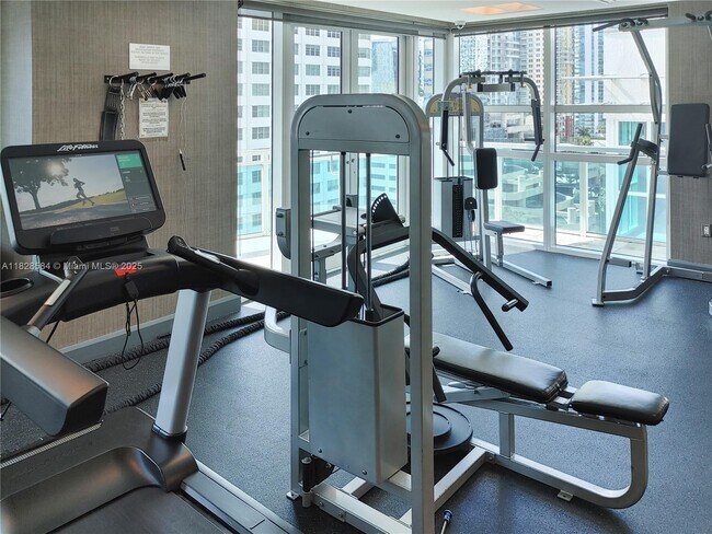 Building Photo - 950 Brickell Bay Dr