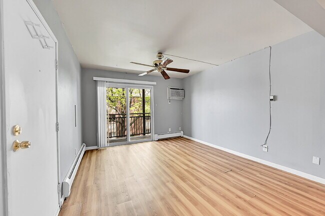 Building Photo - $1,295.00, One Bedroom, one bath, located ...
