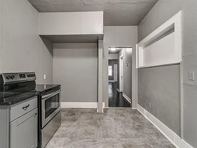 Building Photo - N. McKinley Ave - Triplex