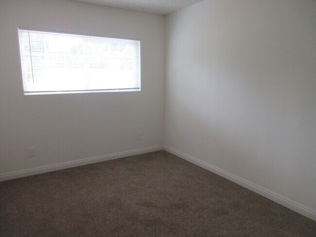 Building Photo - Duggan Property Management, Inc Presents -North Hills (4 bed, 2 bath)