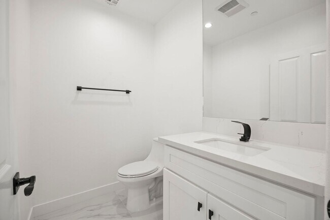 Building Photo - Modern Elegance Meets Scenic Privacy in Be...