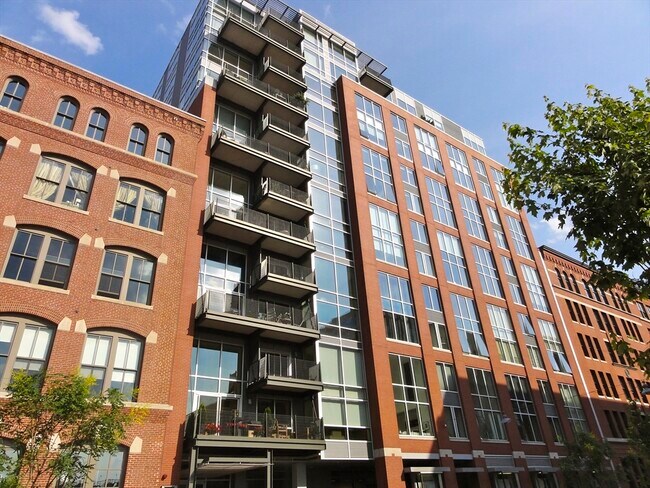 Building Photo - 25 Channel Center St
