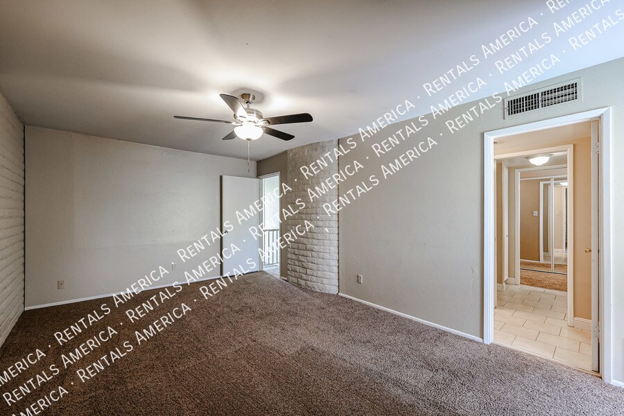 Building Photo - 4820 N Woodmere Fairway