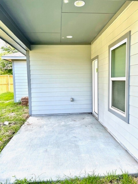 Building Photo - 4422 Luella Ave