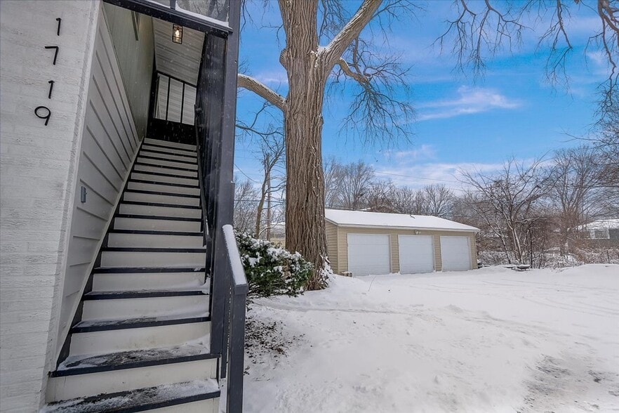 Building Photo - 1719 Carver St