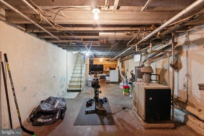 Building Photo - 470 Shurs Ln
