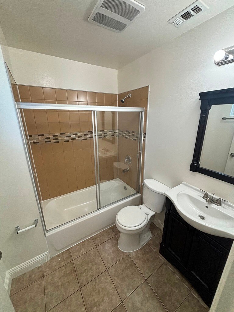 Building Photo - 3312 W 66th Pl