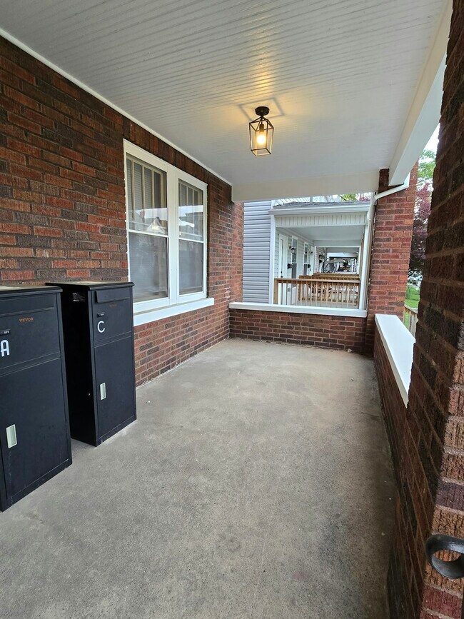 Building Photo - 71 Dana Ave