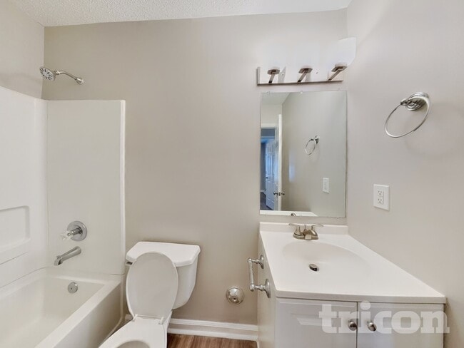 Building Photo - 204 Wexford Dr